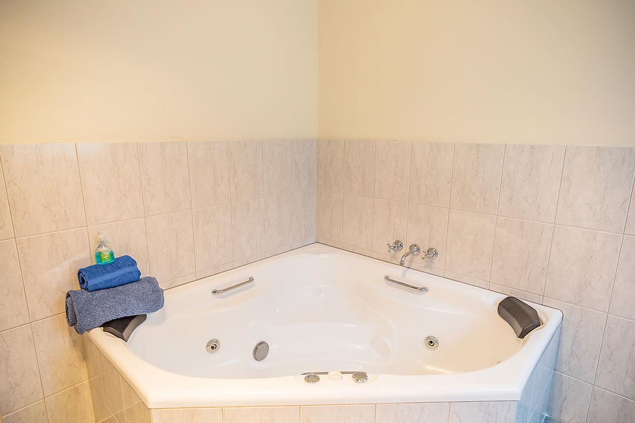 Queechy Motel Сент-Хеленс Экстерьер фото